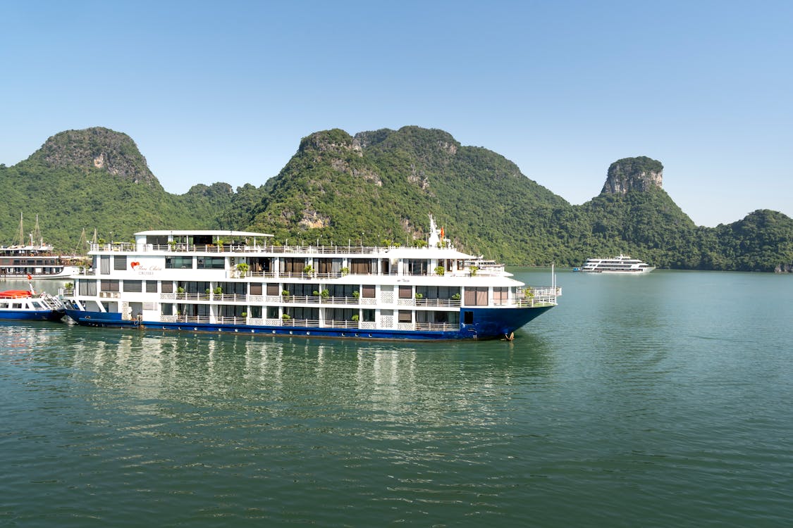 A cruise ship sailing across the ocean with a calm horizon, symbolizing the importance of having comprehensive insurance for a safe and worry-free world cruise.